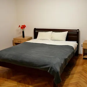 https://brand-new-apartment-in-city-center.hotelslviv.net